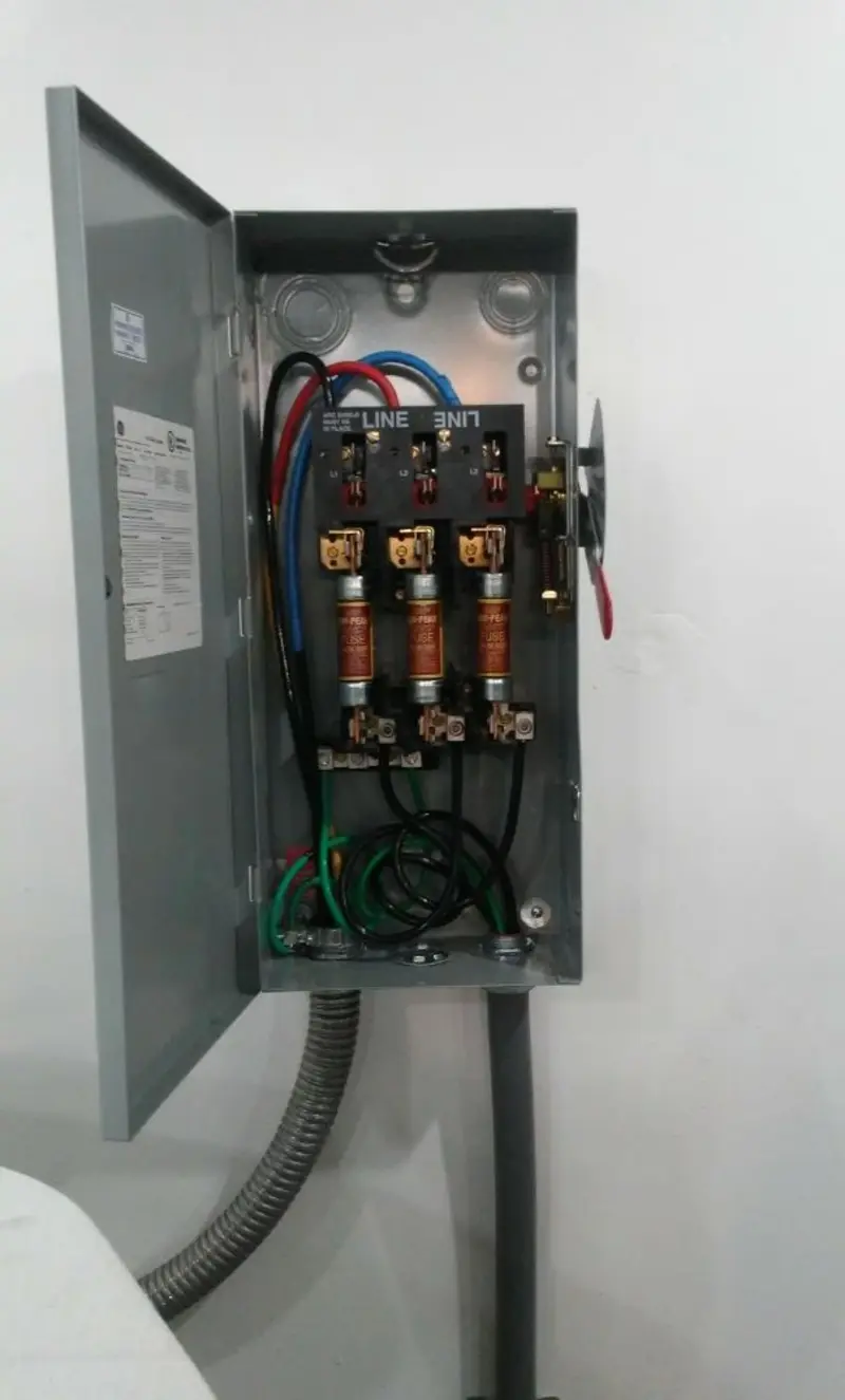 Three-phase disconnect switch installed for Electrical Wiring & Rewiring in Othello